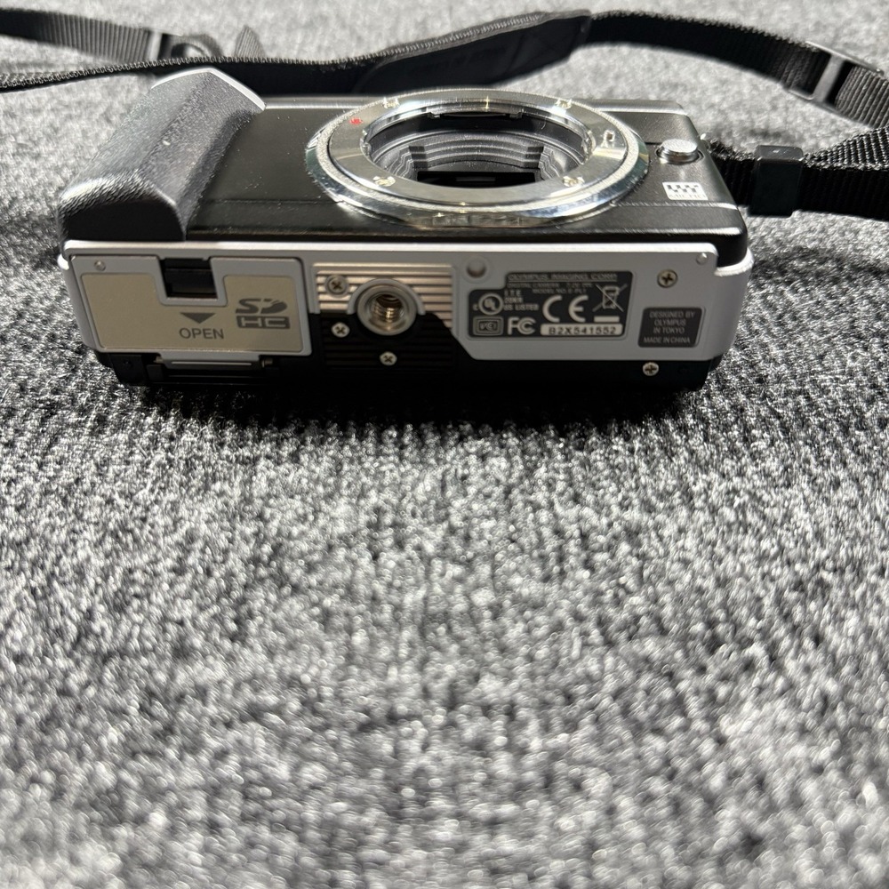 Olympus Pen E-PL1 Digital Camera w/ Extra Battery + Charger W/32 Gb Sd No Flash - Picture 5 of 9
